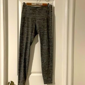 Old Navy women’s size M Go Dry leggings. Black/Grey. Cotton.